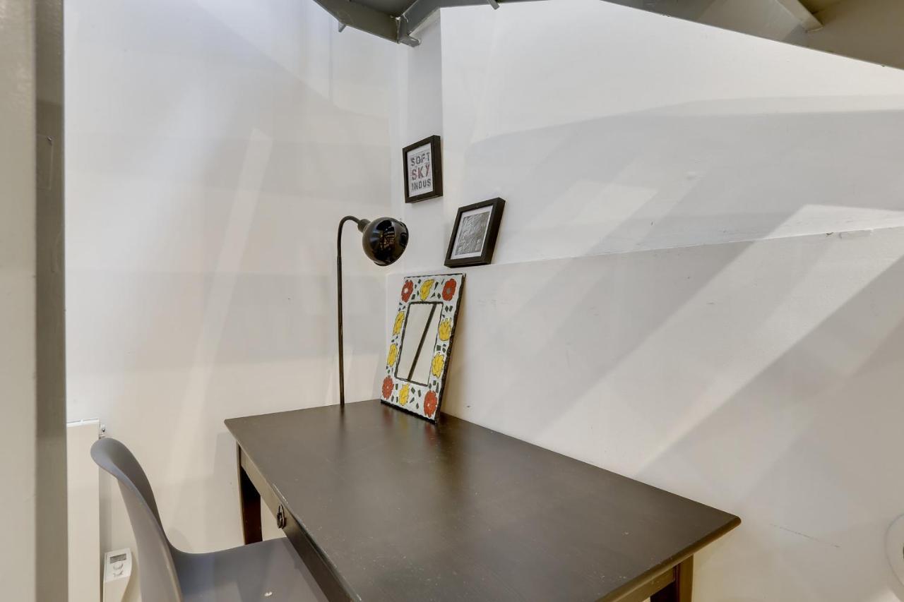 170 Suite Angouleme Large Duplex Style Apt With1 Bdr Paris Central エクステリア 写真